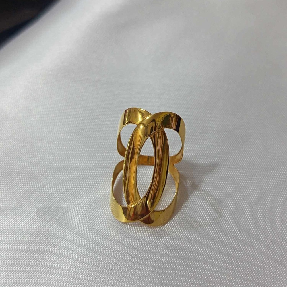 Elegant Gold Women's Ring 18k real gold not Plated 3.3 grams..size 7